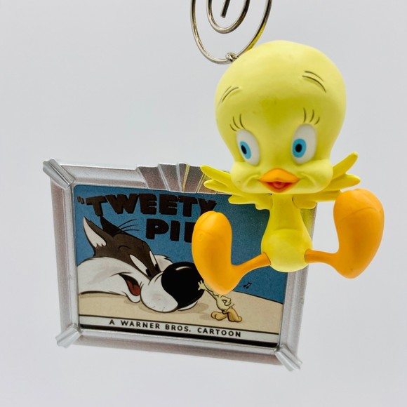 2015 HALLMARK ORNAMENT LOONEY TUNES Tweety Pie Tweety Bird Ornament - Picture 1 of 3